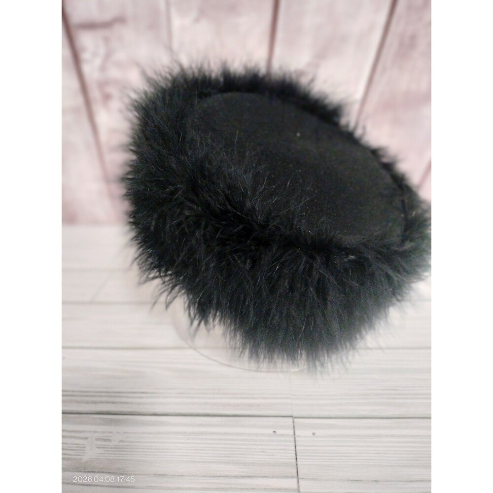 Women's black faux fur Cossack or Russian-style winter hat - Picture 3 of 8
